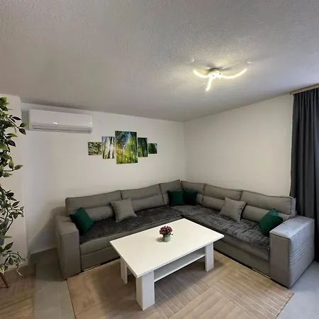 Apartment Saray *